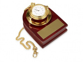 Часы «Магистр» с цепочкой на деревянной подставке, золотистый/красное дерево
