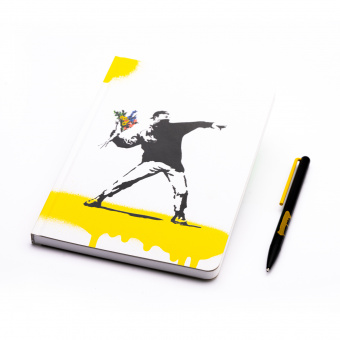 Набор Pininfarina Banksy Метатель цветов: шариковая ручка GrafeeX и блокнот линованный из каменной б Набор Pininfarina Banksy Метатель цветов: шариковая ручка GrafeeX и блокнот линованный из каменной б