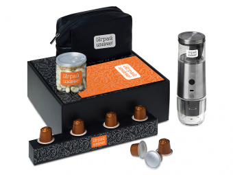 Подарочный набор Re:y. Boost с кофемашиной, капсулами и косметичкой (черный)